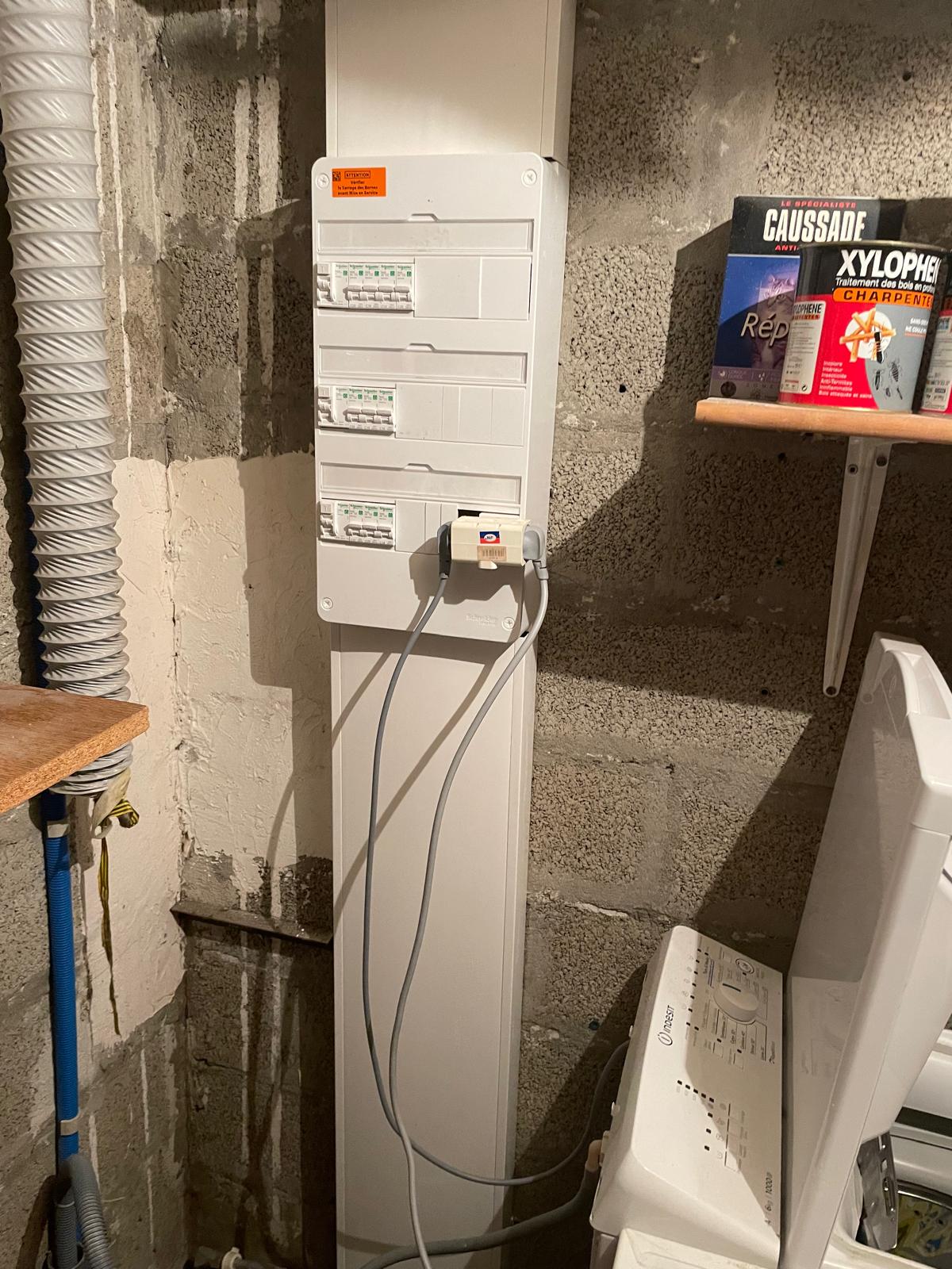 Tableau divisionnaire installé dans une buanderie
